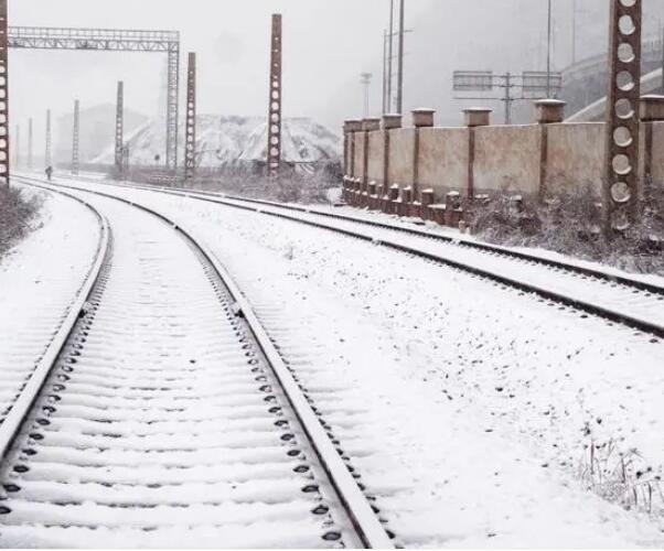 冬天已到，雨雪天氣增多，應(yīng)該怎么做才能防止凈化板發(fā)潮？